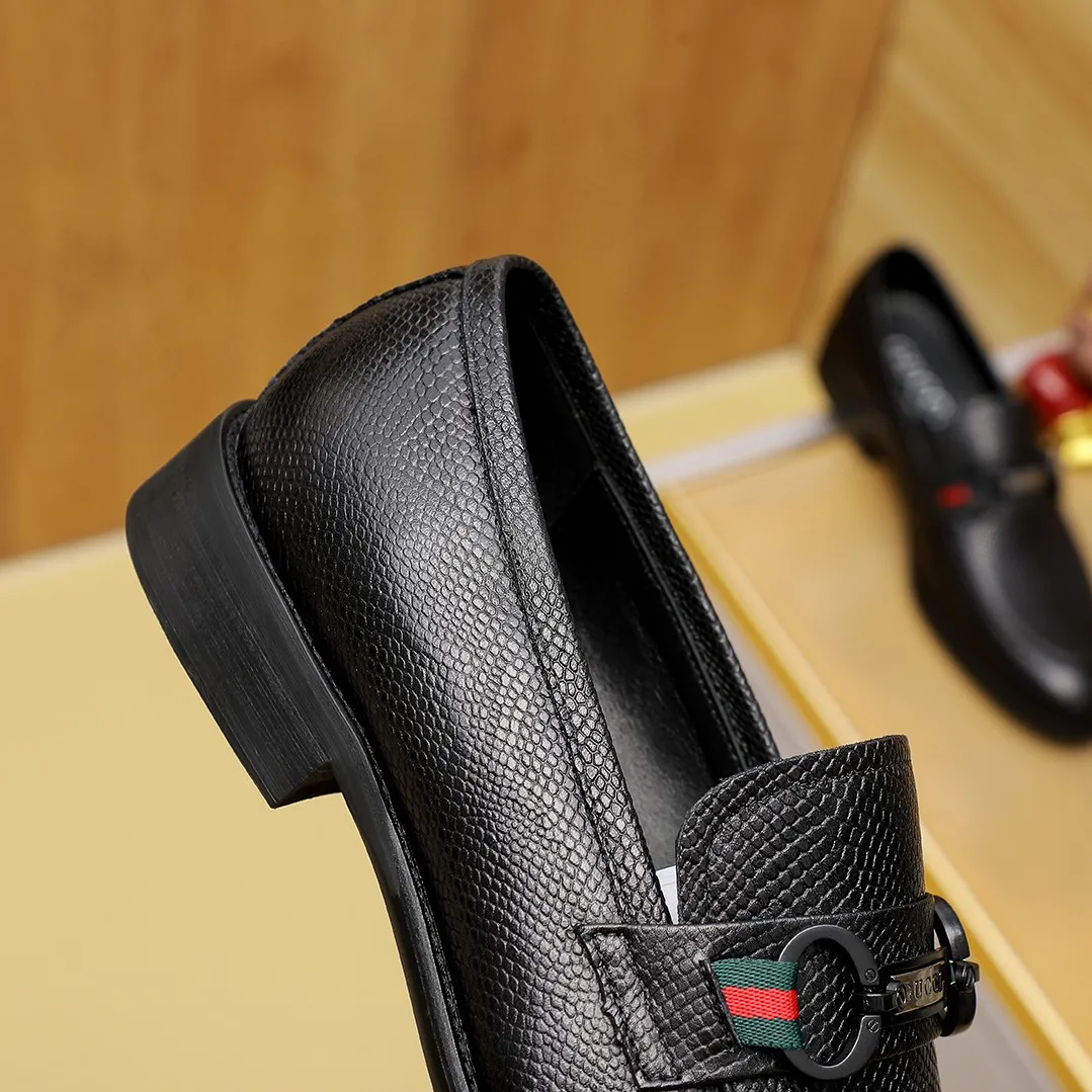 Men's men's shoes 💰400 🆘【GUCCI】Gucci ·🐑里· Hot-selling beanie shoes, top brand luxury, top quality, latest fashion beanie shoes.. The upper is made of original first-layer cowhide. (🐑leather·inner). The original stylish and stylish soft rubber wear-resistant and non-slip outsole is light and comfortable on the foot, available in black! Matching code: 39/45 (38.46. Can be customized)